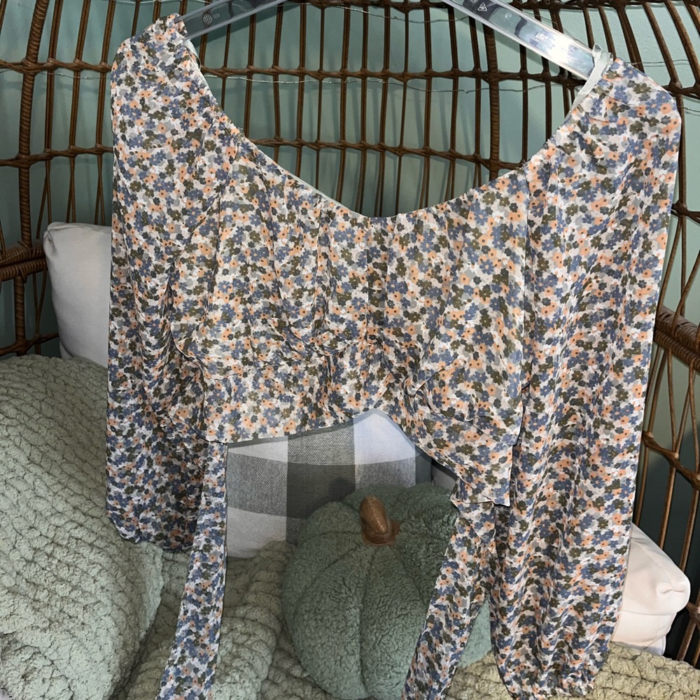 Cropped floral long sleeve top